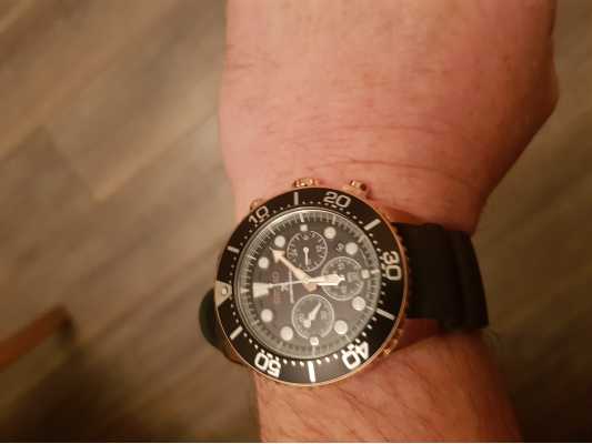 seiko solar chronograph rose gold